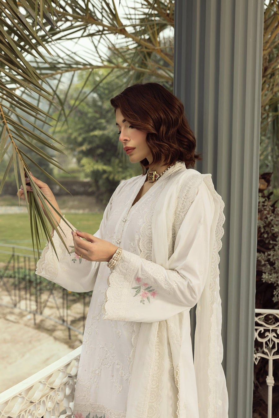 Lakhany Embroidered Luxury Lawn Unstitched 3Pc Suit LG-IZ-0311