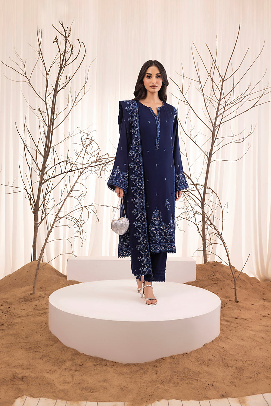 Lakhany Embroidered Cashmi Wool Unstitched 3Pc Suit LG-IZ-0450