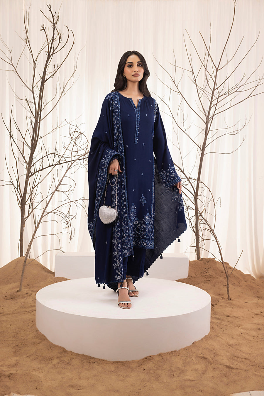 Lakhany Embroidered Cashmi Wool Unstitched 3Pc Suit LG-IZ-0450