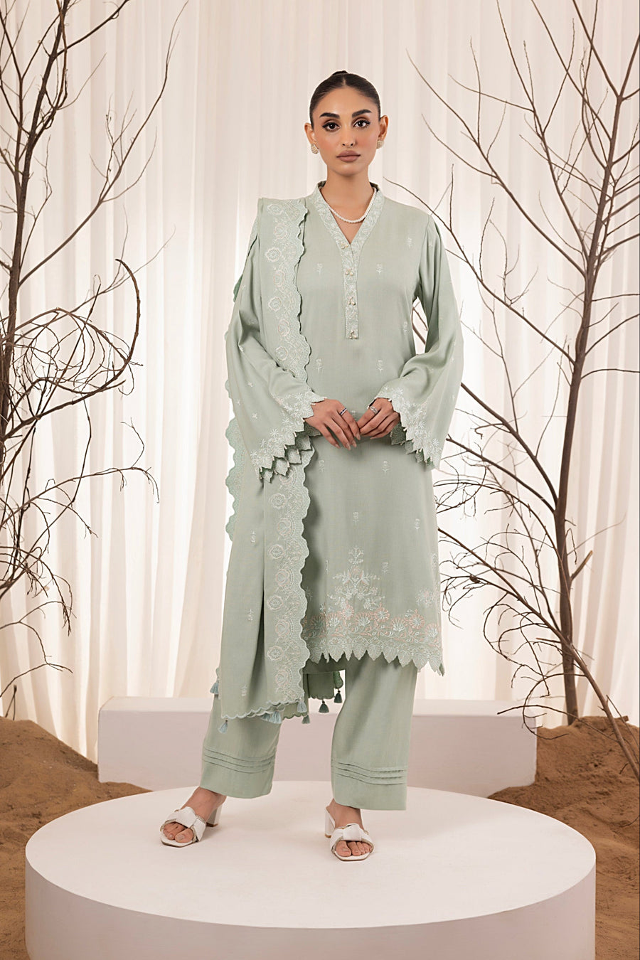 Lakhany Embroidered Cashmi Wool Unstitched 3Pc Suit LG-IZ-0451