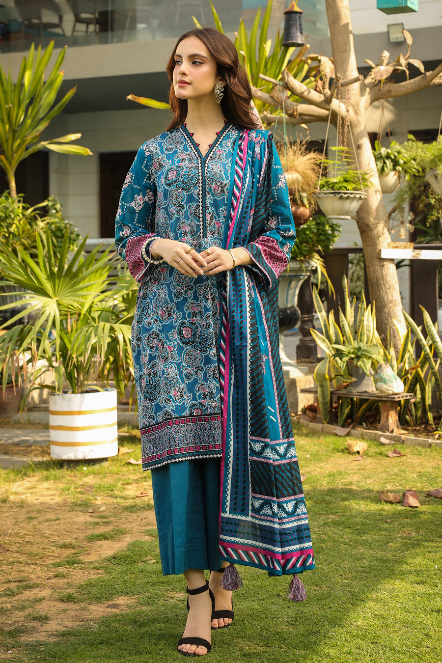 Komal Prints by Lakhany Unstitched Printed Lawn 3Pc Suit LG-MM-0012-B