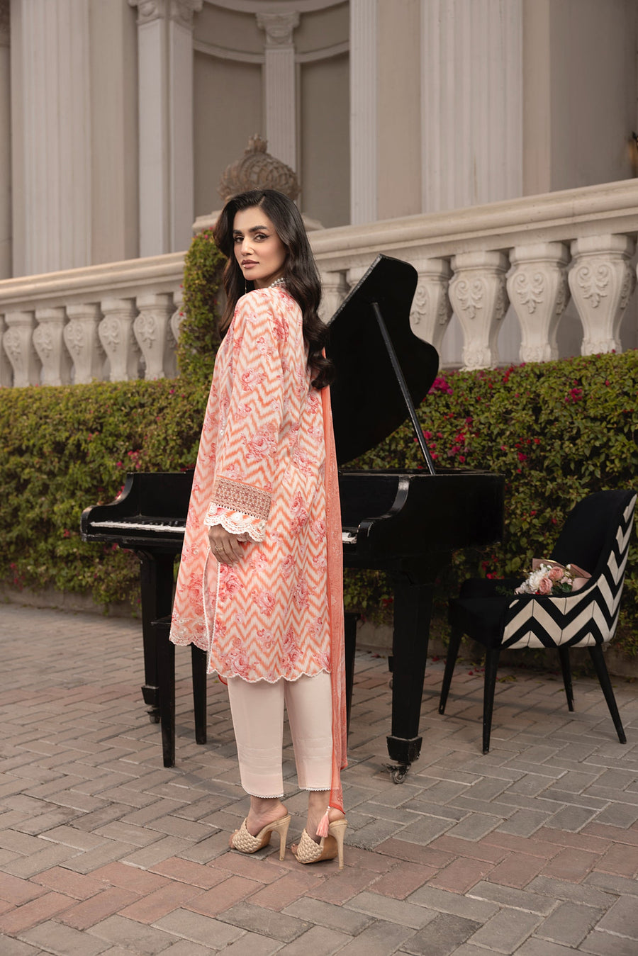 Lakhany Komal Embroidered Lawn Unstitched 3Pc Suit LG-MM-0254