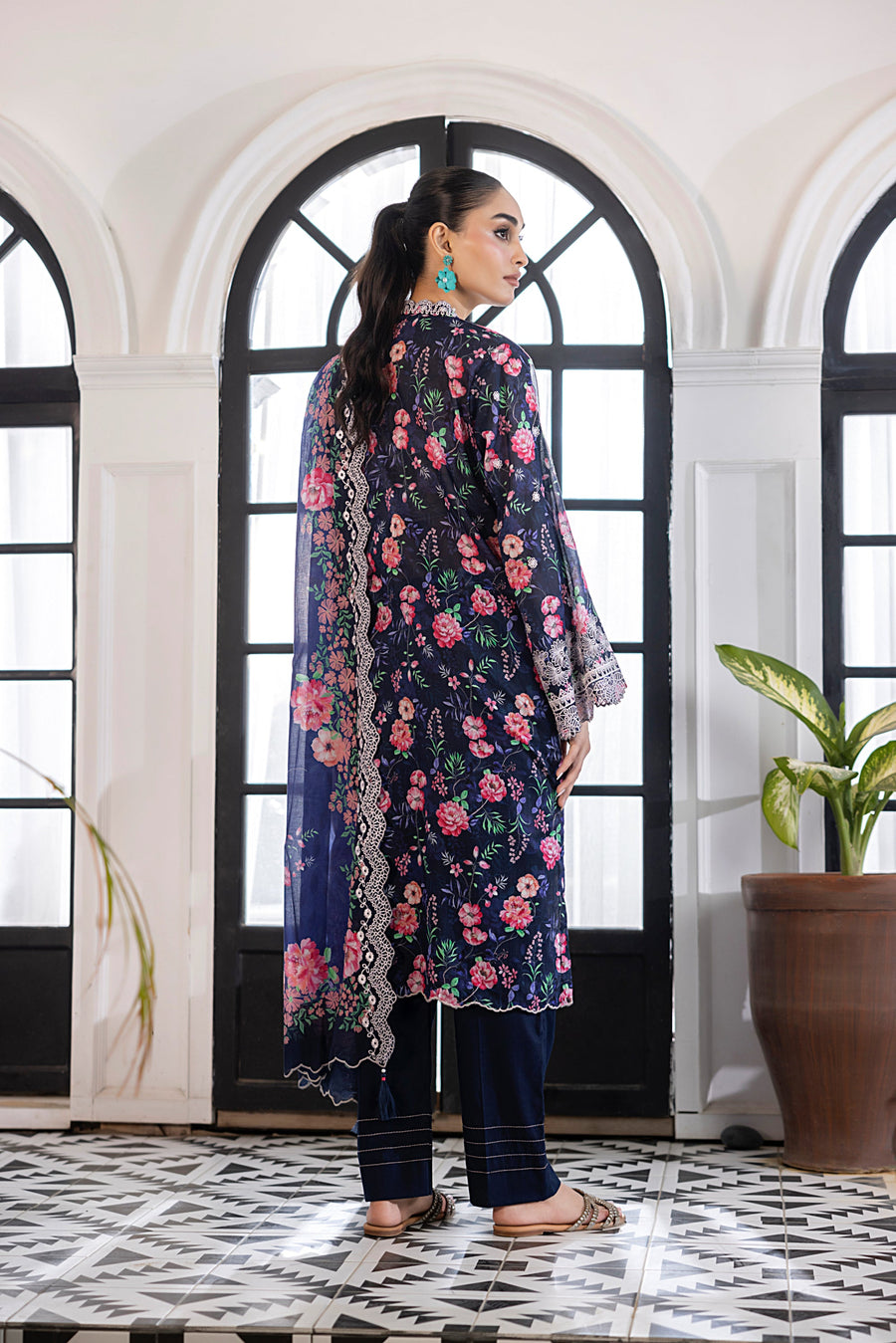 Lakhany Essentials Embroidered Lawn Unstitched 3Pc Suit LG-RL-0022