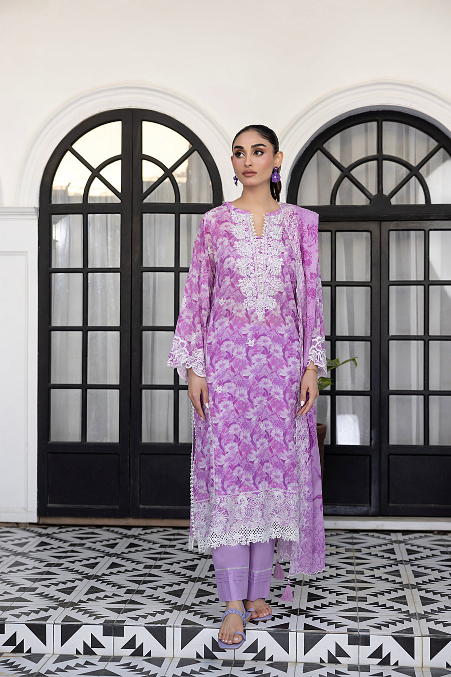 Lakhany Essentials Embroidered Lawn Unstitched 3Pc Suit LG-RK-0023