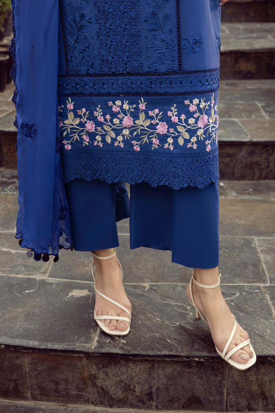 Lakhany Embroidered Luxury Lawn Unstitched 3Pc Suit LG-RL-0165