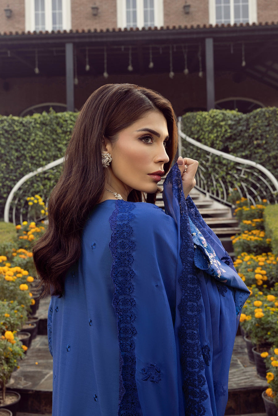 Lakhany Embroidered Luxury Lawn Unstitched 3Pc Suit LG-RL-0165