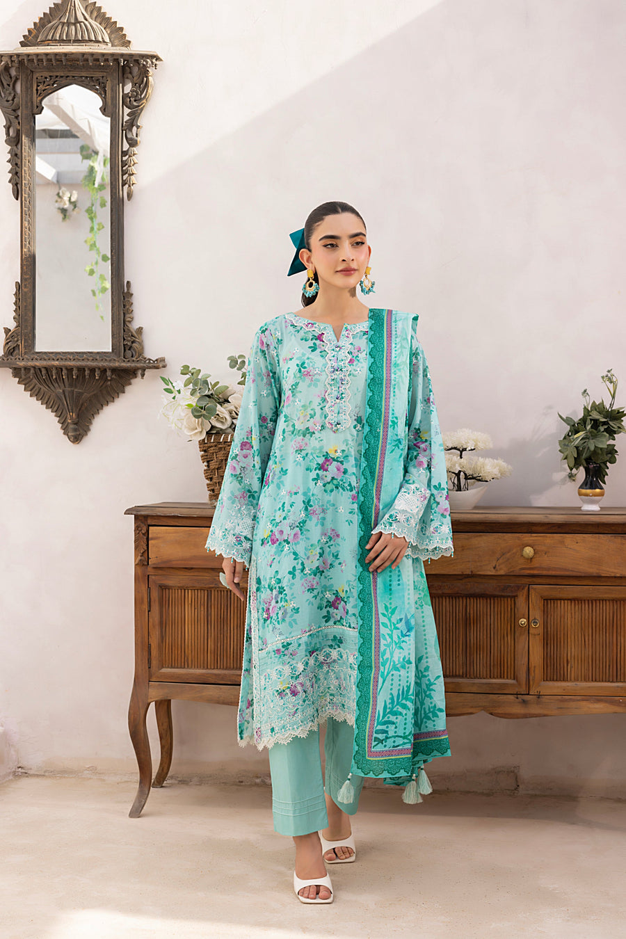 Lakhany Embroidered Essentials Lawn Unstitched 3Pc Suit LG-RL-0203