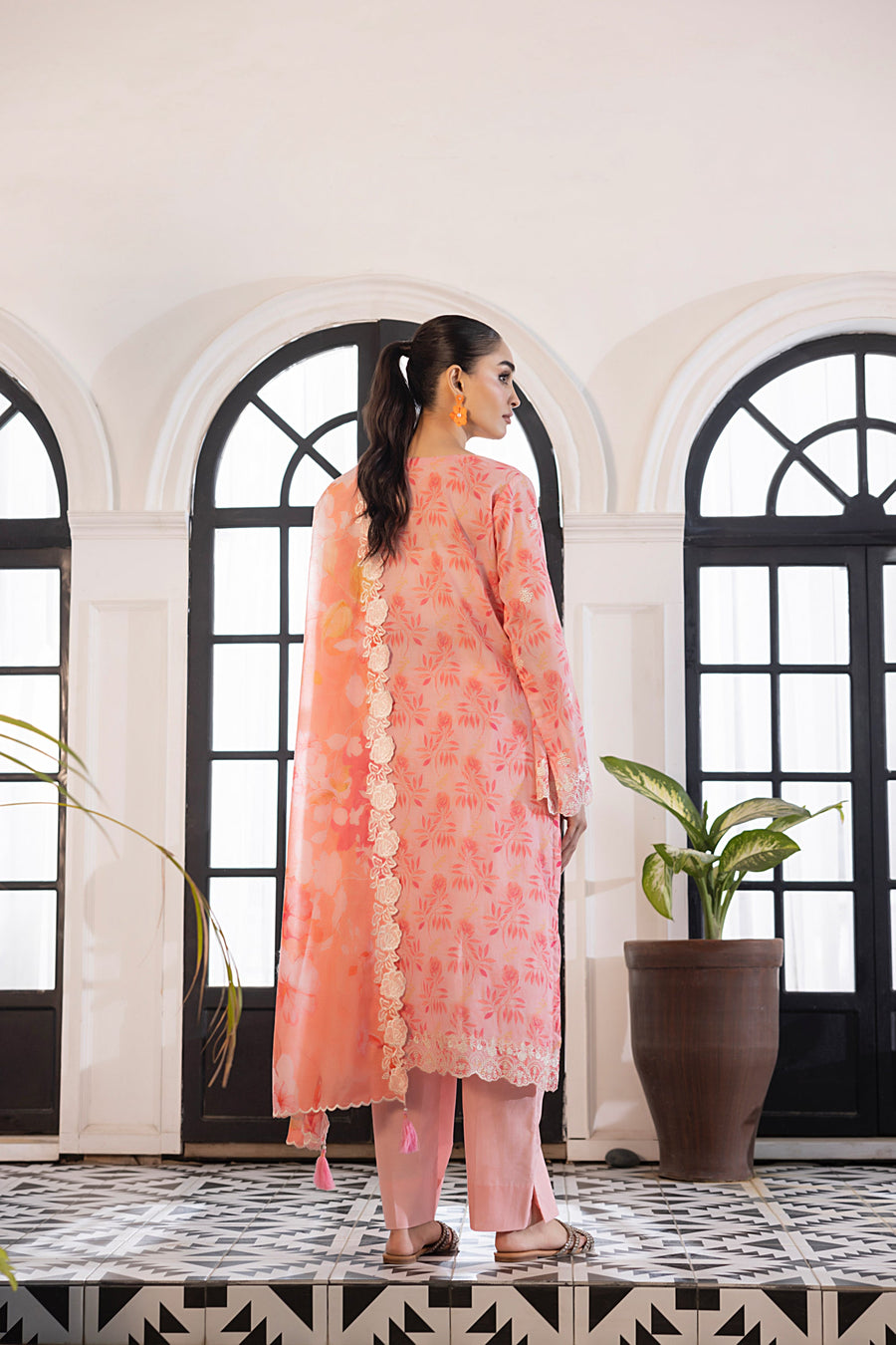 Lakhany Essentials Embroidered Lawn Unstitched 3Pc Suit LG-RL-0209