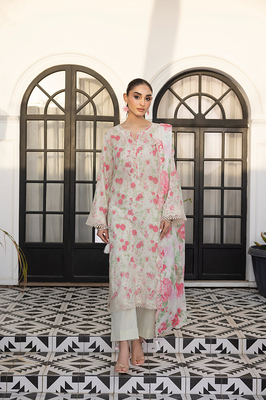 Lakhany Essentials Embroidered Lawn Unstitched 3Pc Suit LG-RL-0214
