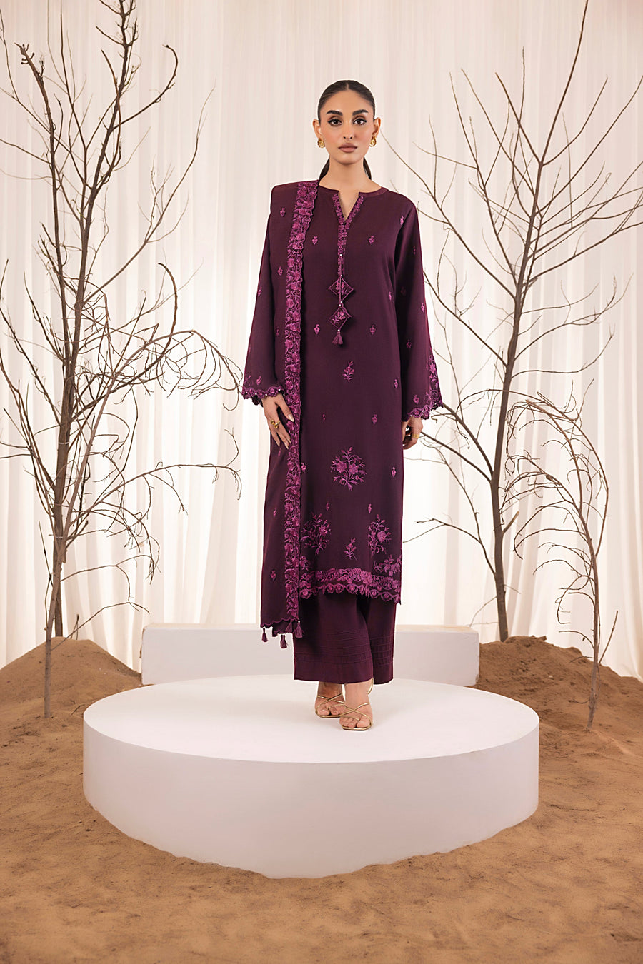 Lakhany Embroidered Cashmi Wool Unstitched 3Pc Suit LG-RL-0281