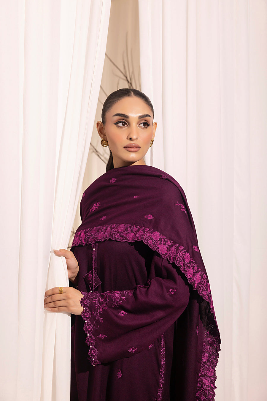 Lakhany Embroidered Cashmi Wool Unstitched 3Pc Suit LG-RL-0281