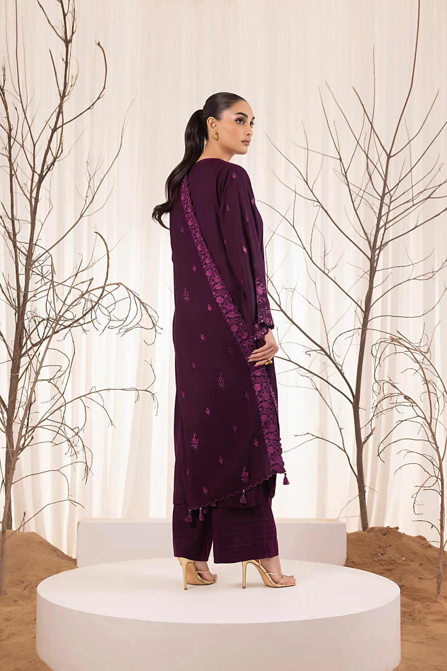 Lakhany Embroidered Cashmi Wool Unstitched 3Pc Suit LG-RL-0281