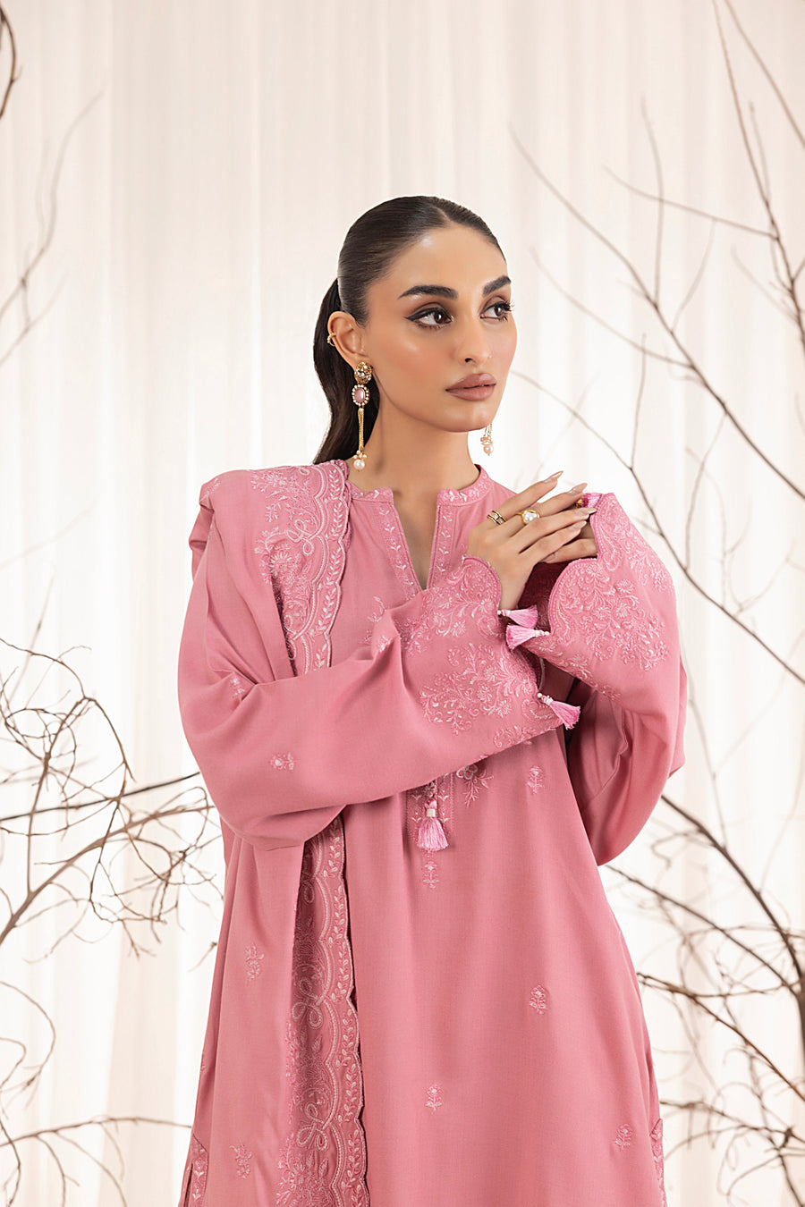 Lakhany Embroidered Cashmi Wool Unstitched 3Pc Suit LG-RL-0282