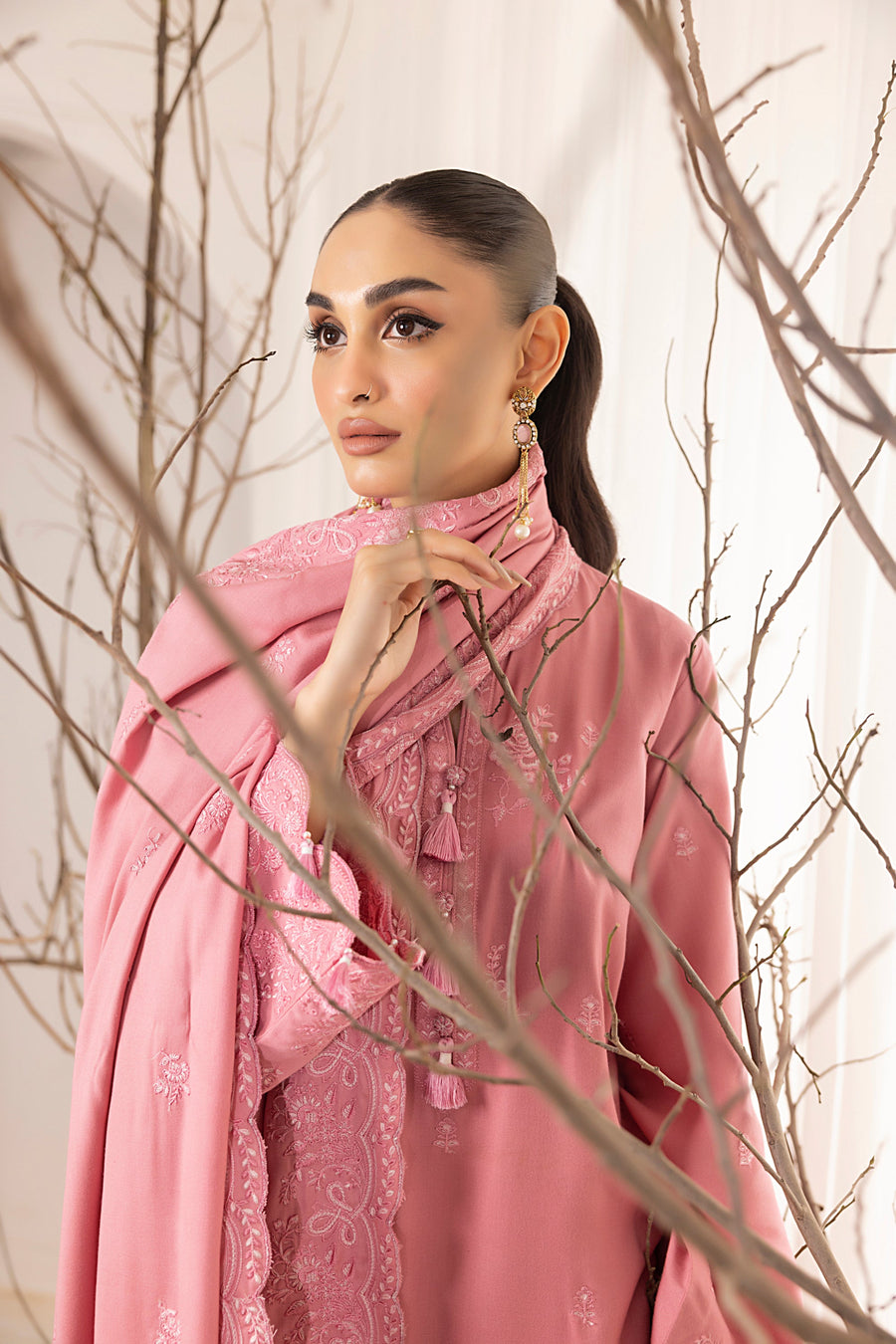 Lakhany Embroidered Cashmi Wool Unstitched 3Pc Suit LG-RL-0282