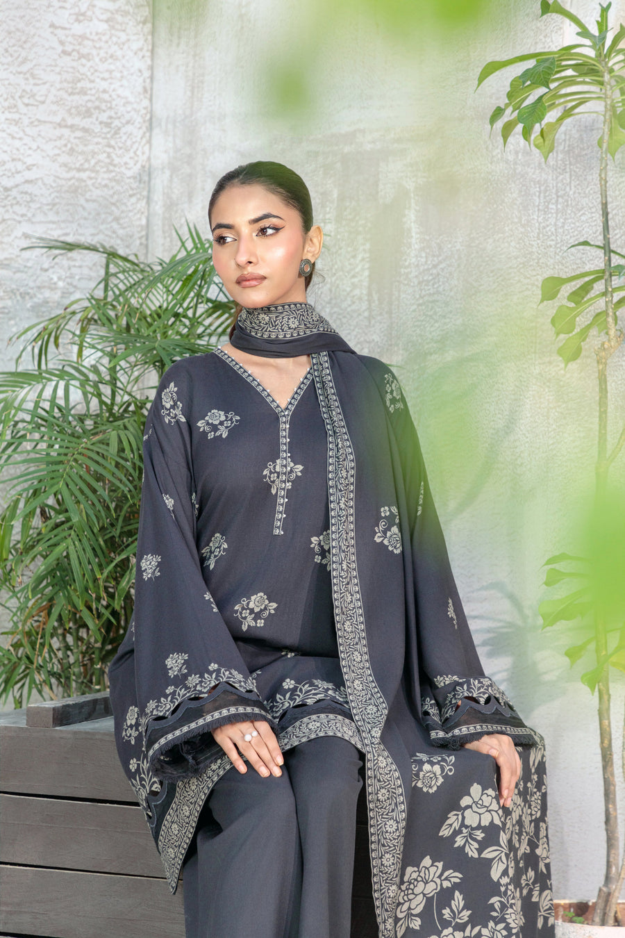 Lakhany Printed Pashmina Unstitched 3Pc Suit LG-RL-0335-B