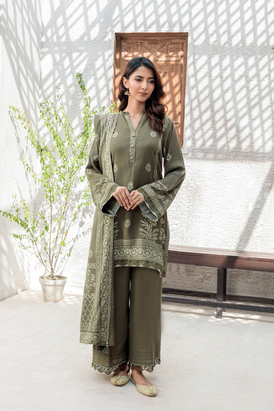 Lakhany Printed Pashmina Unstitched 3Pc Suit LG-SG-0039-A