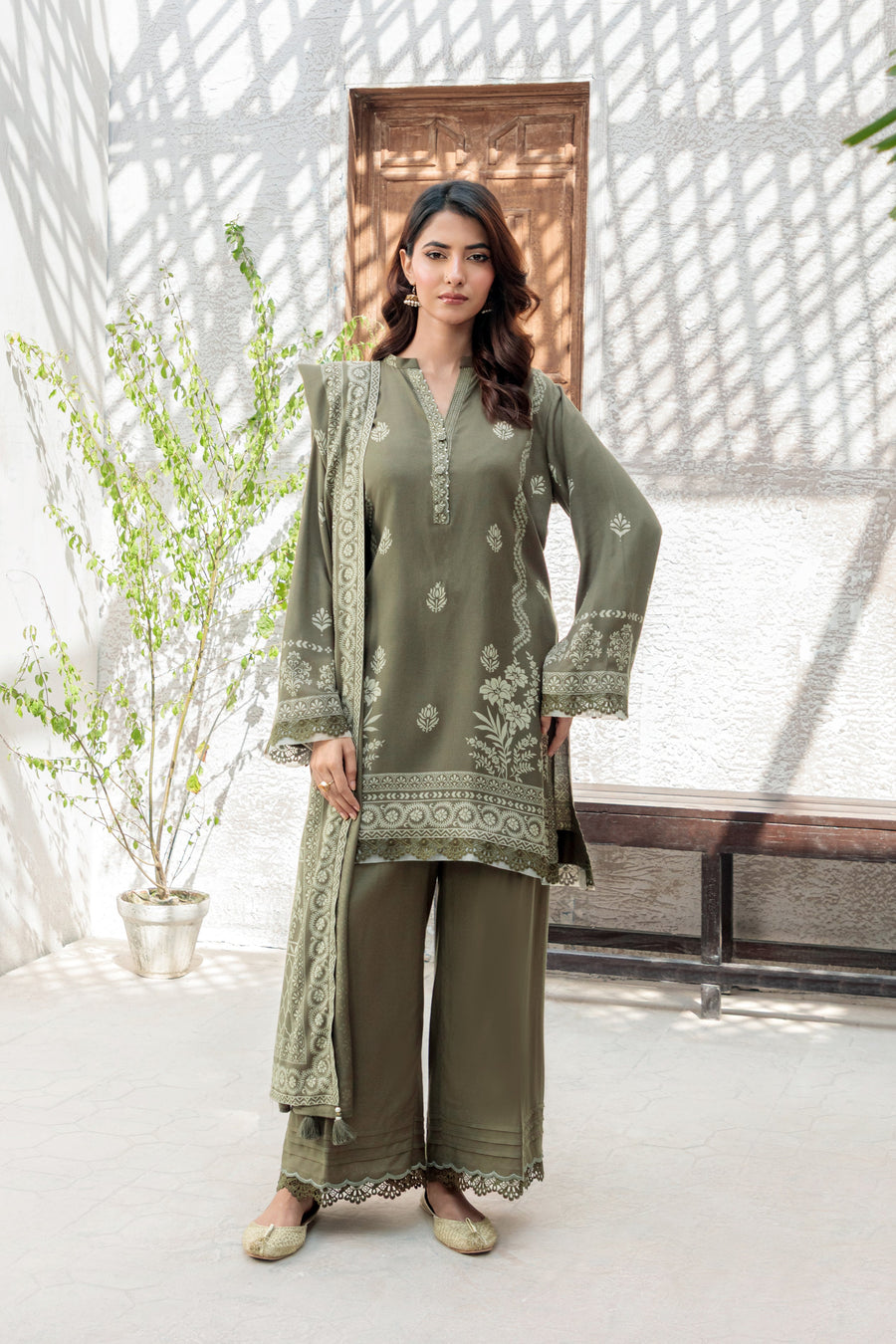 Lakhany Printed Pashmina Unstitched 3Pc Suit LG-SG-0039-A