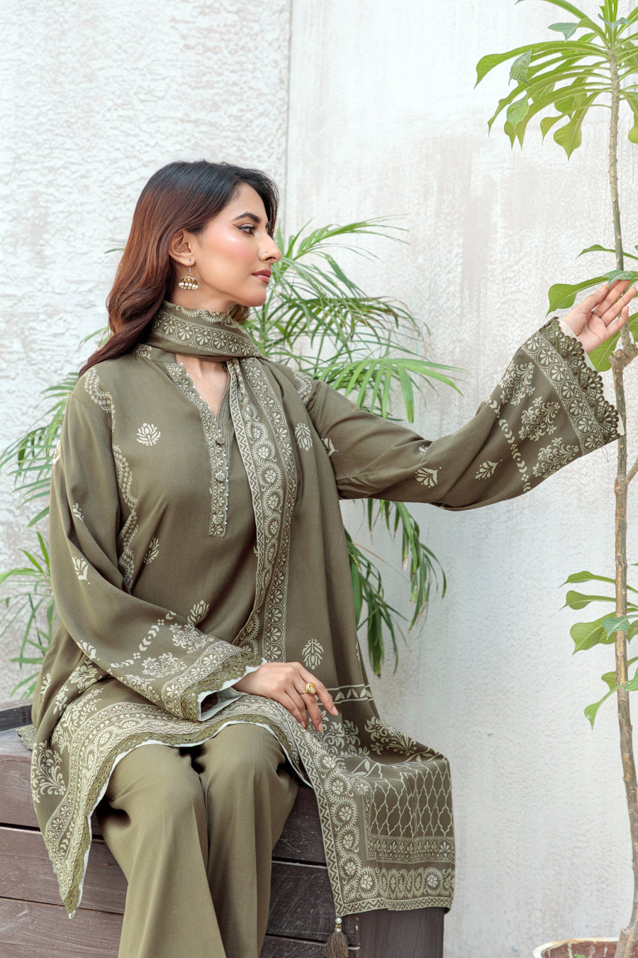 Lakhany Printed Pashmina Unstitched 3Pc Suit LG-SG-0039-A