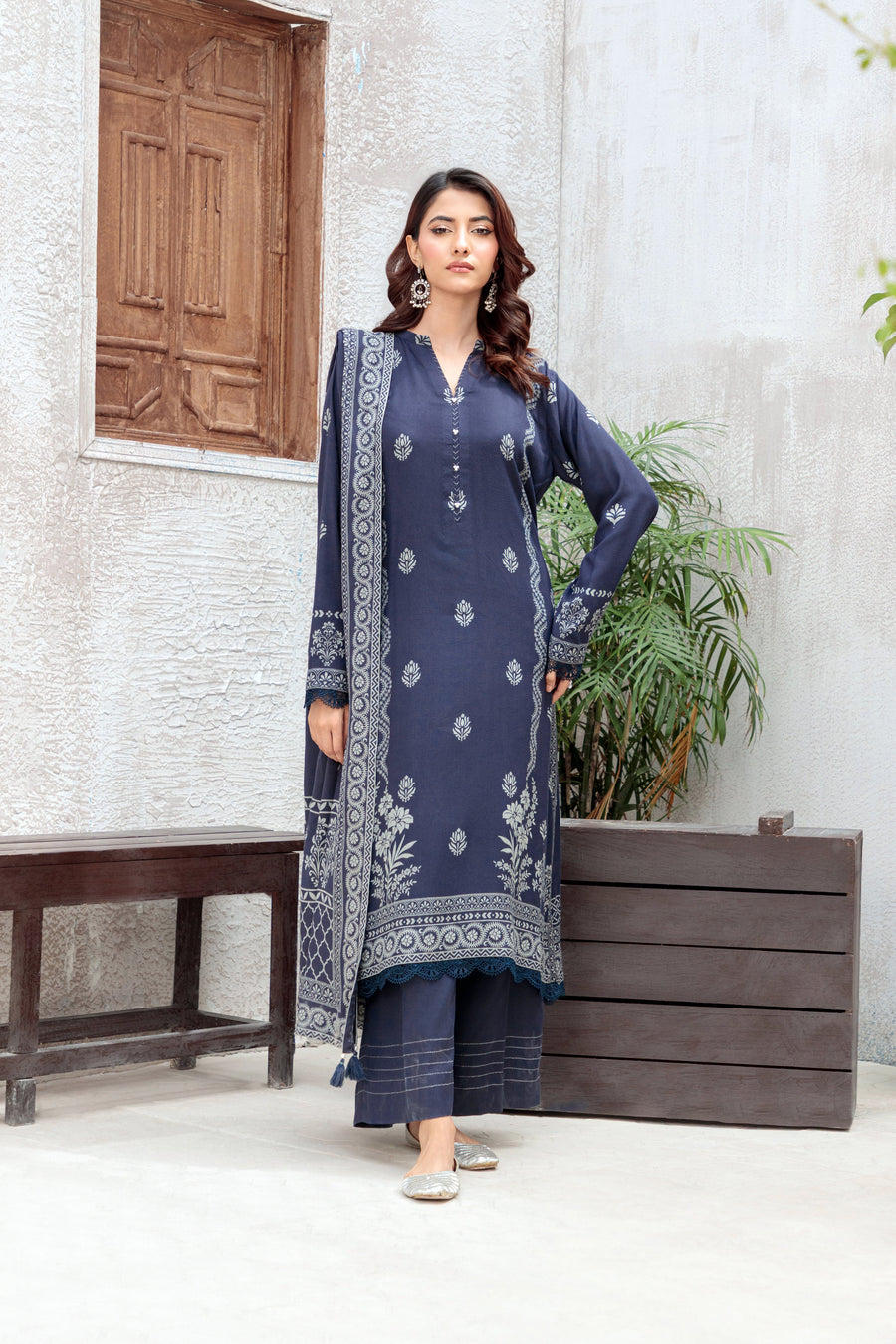 Lakhany Printed Pashmina Unstitched 3Pc Suit LG-SG-0039-C