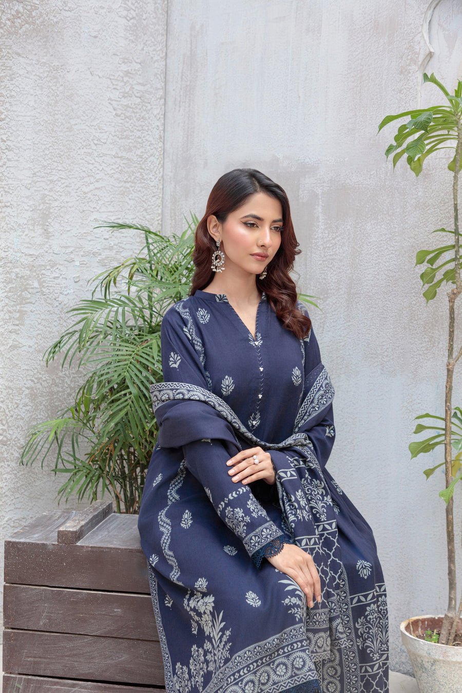 Lakhany Printed Pashmina Unstitched 3Pc Suit LG-SG-0039-C