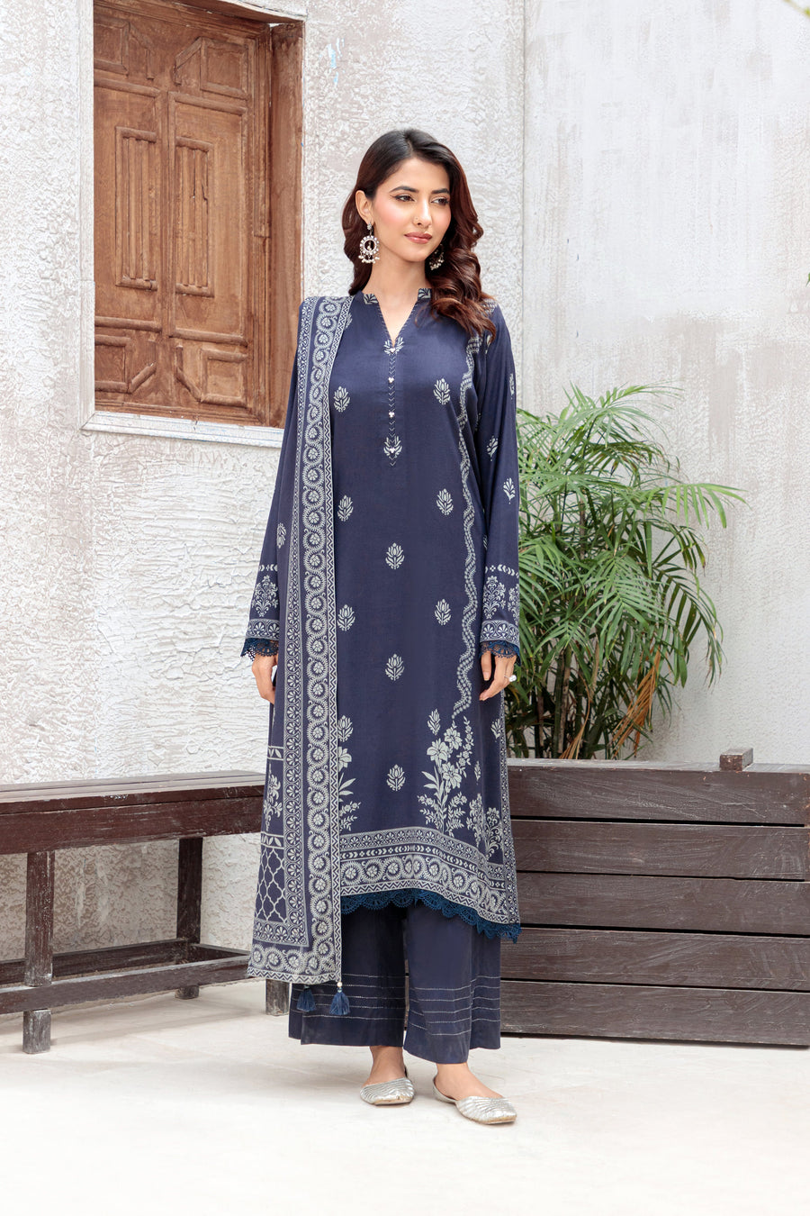 Lakhany Printed Pashmina Unstitched 3Pc Suit LG-SG-0039-C