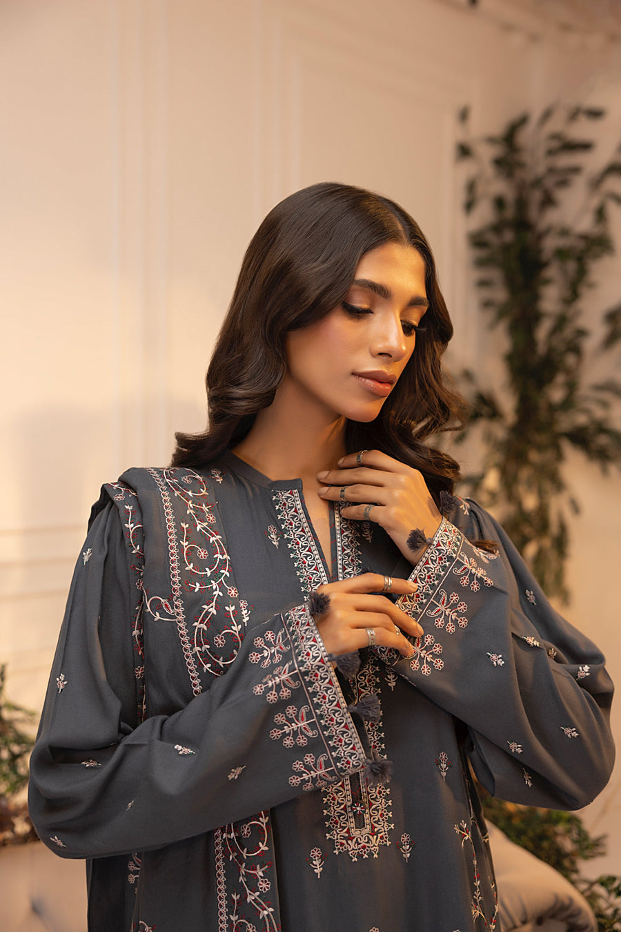 Lakhany Embroidered Cashmi Wool Unstitched 3Pc Suit LG-SK-0237
