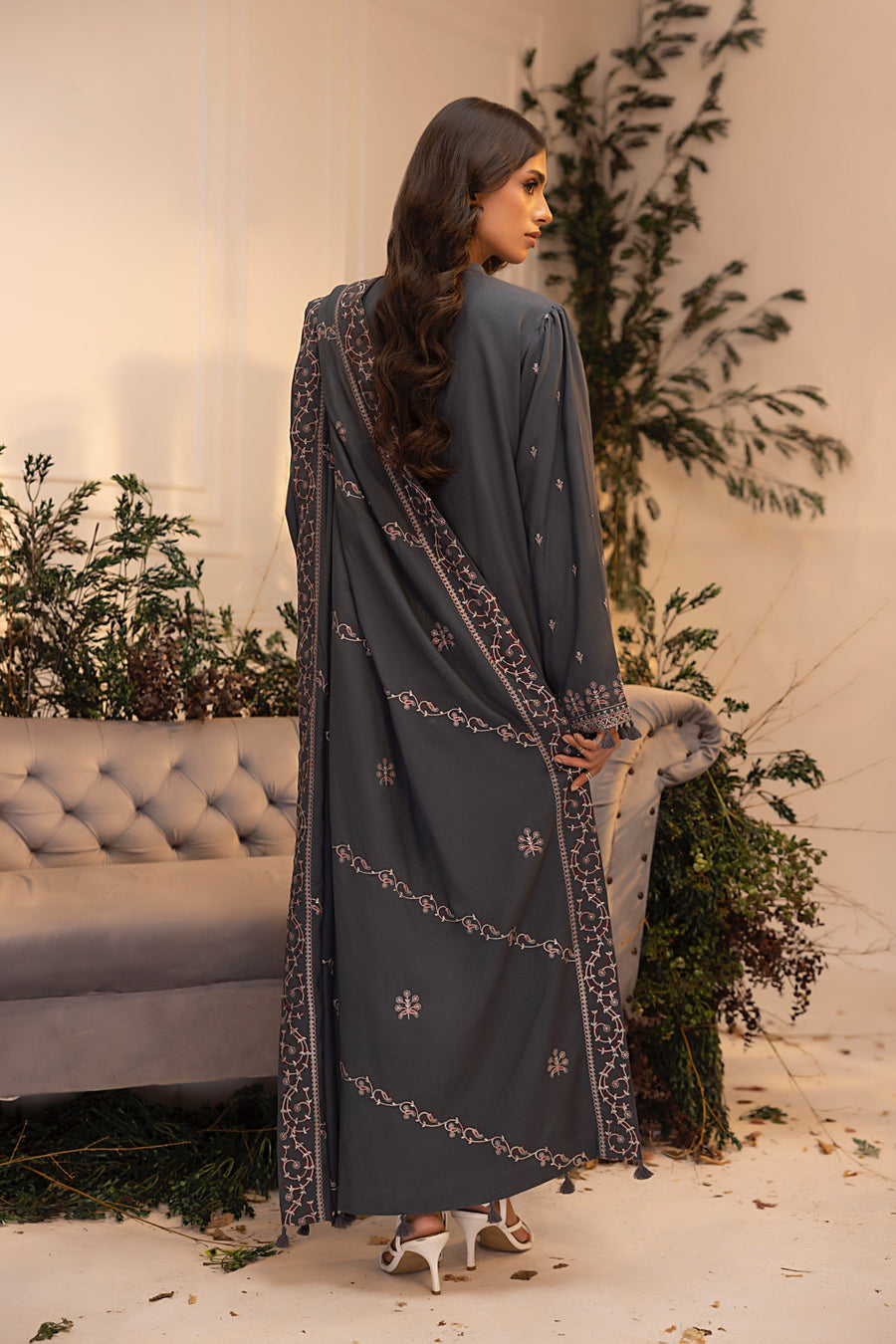 Lakhany Embroidered Cashmi Wool Unstitched 3Pc Suit LG-SK-0237