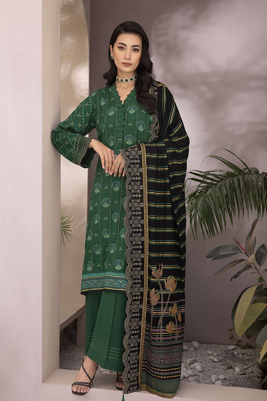 Lakhany Dareechay Embroidered Pashmina Unstitched 3Pc Suit LG-SR-0140