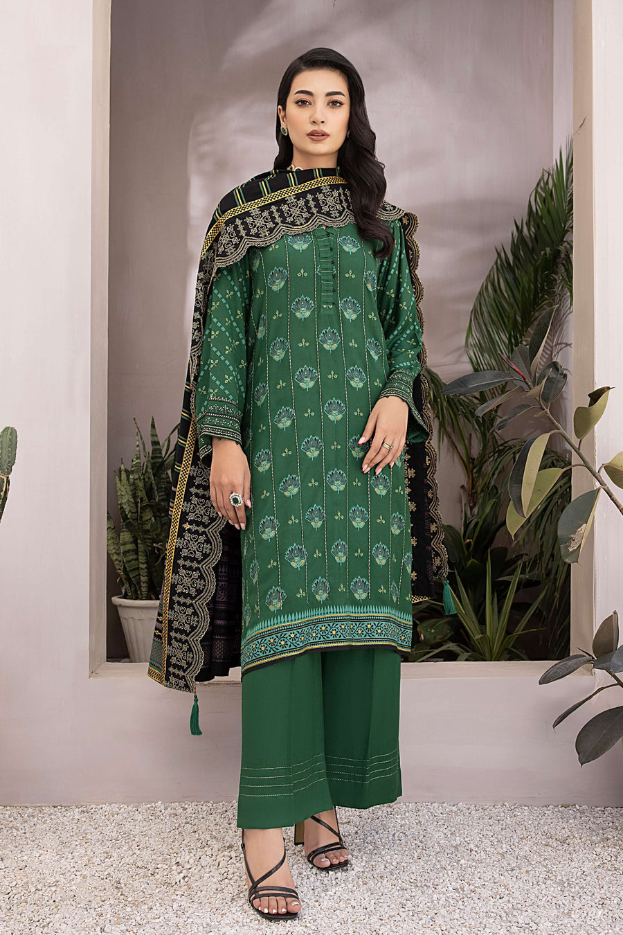 Lakhany Dareechay Embroidered Pashmina Unstitched 3Pc Suit LG-SR-0140