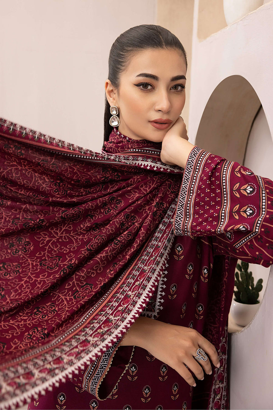 Lakhany Dareechay Embroidered Pashmina Unstitched 3Pc Suit LG-SR-0154