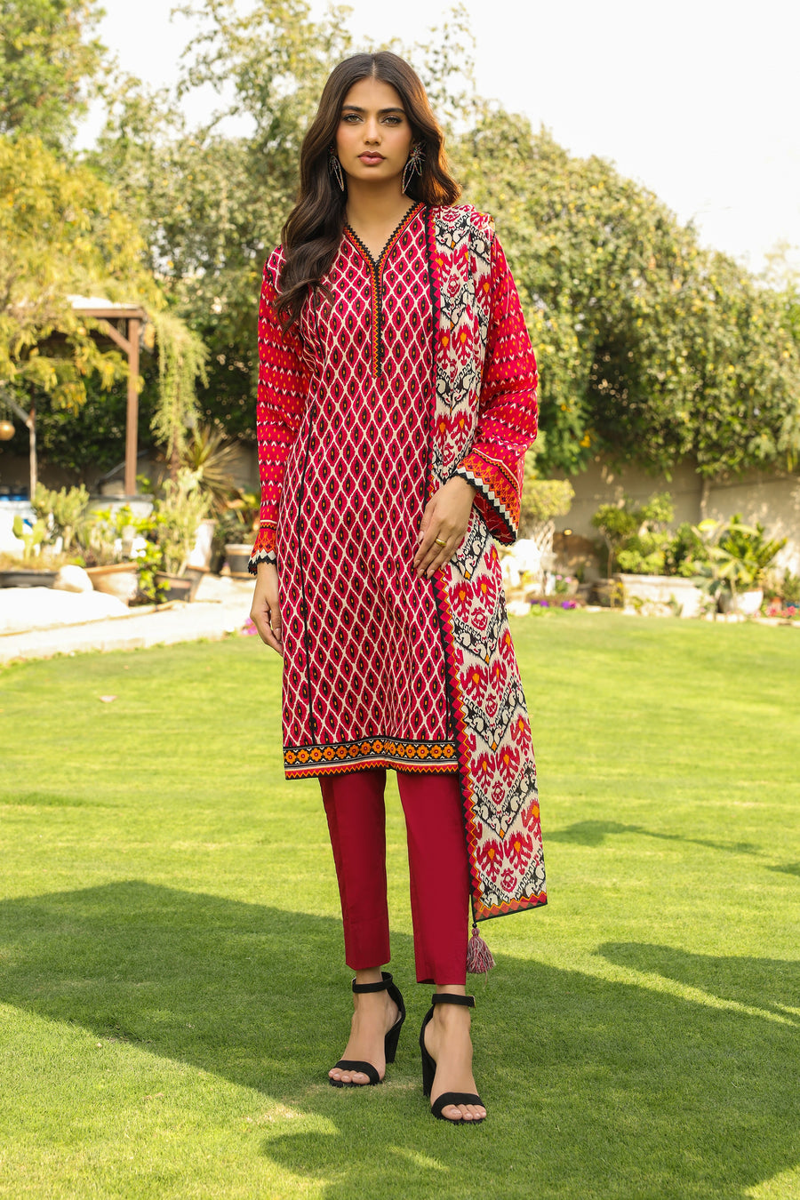 Komal Prints by Lakhany Unstitched Printed Lawn 3Pc Suit LG-SR-0176-A