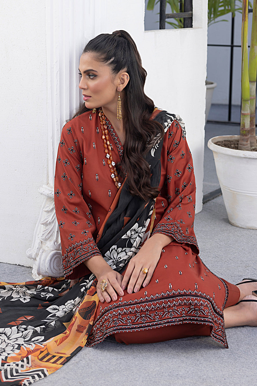 Lakhany Spring Embroidered Lawn Unstitched 3Pc Suit LG-SR-0179