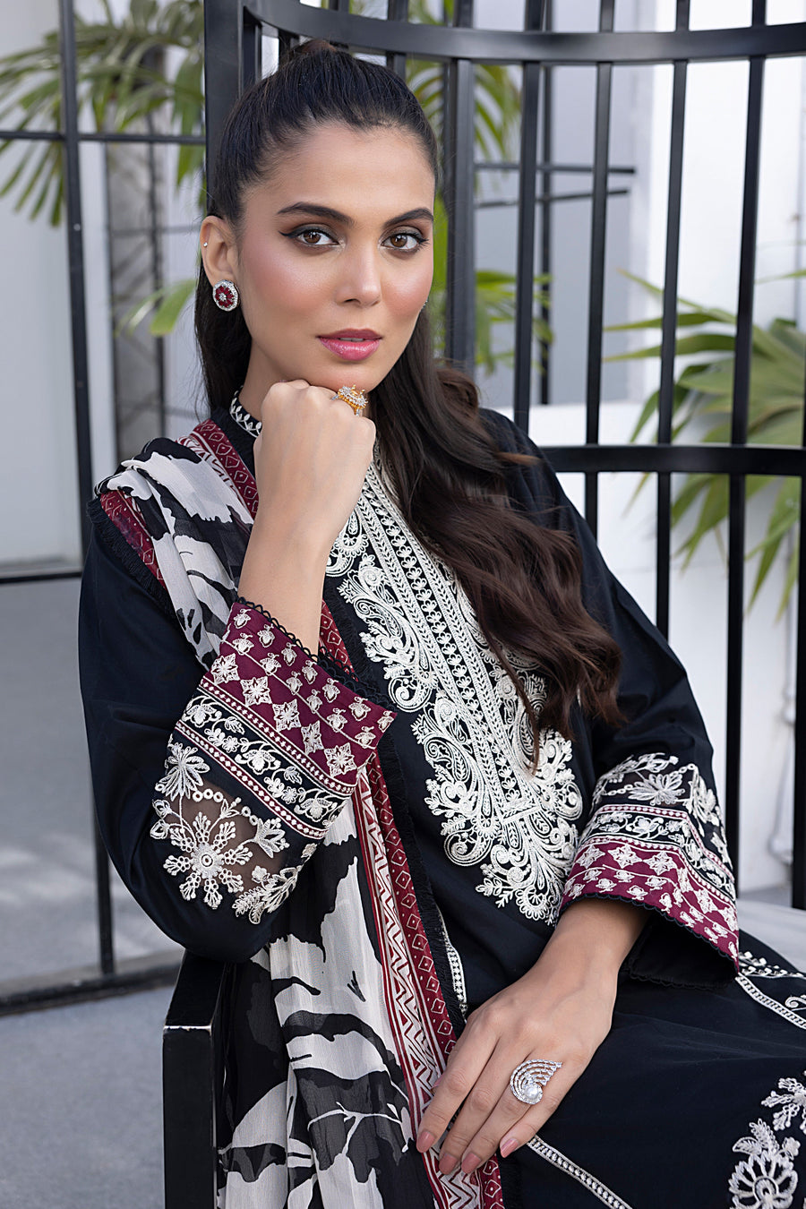 Lakhany Spring Embroidered Lawn Unstitched 3Pc Suit LG-UB-0021