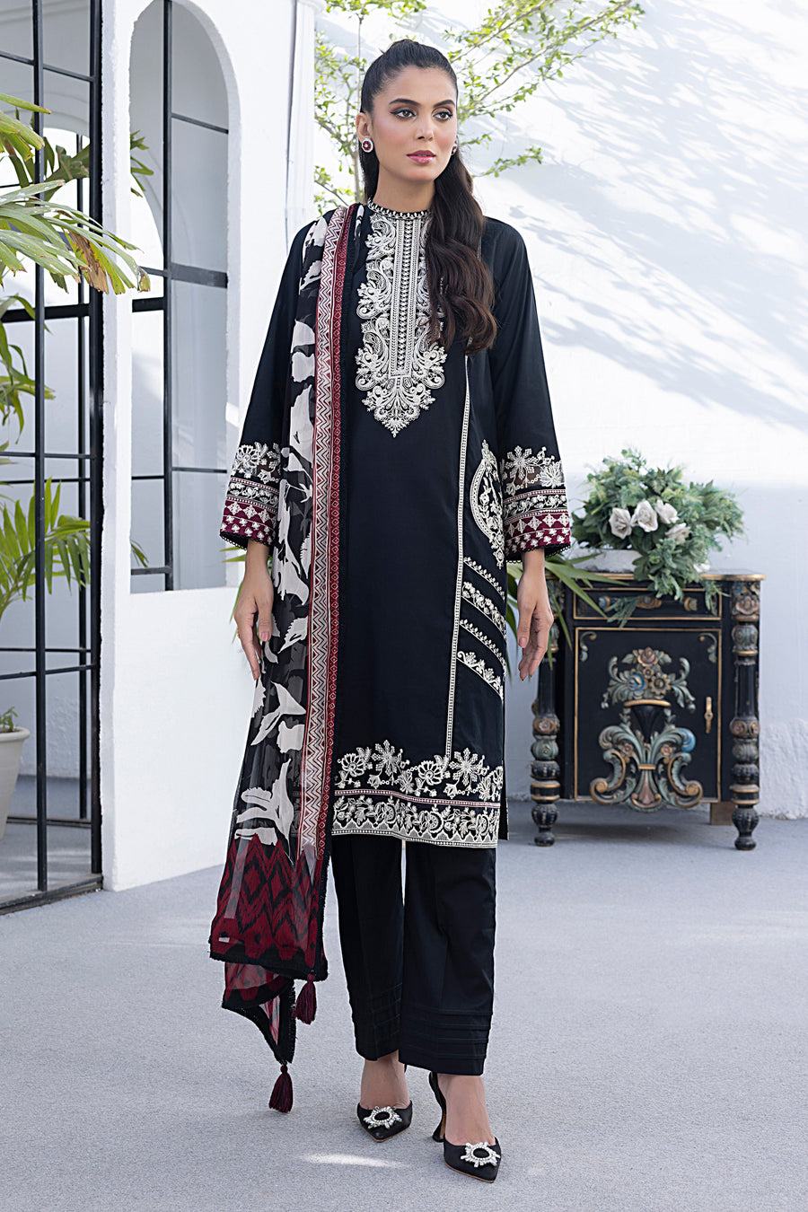 Lakhany Spring Embroidered Lawn Unstitched 3Pc Suit LG-UB-0021