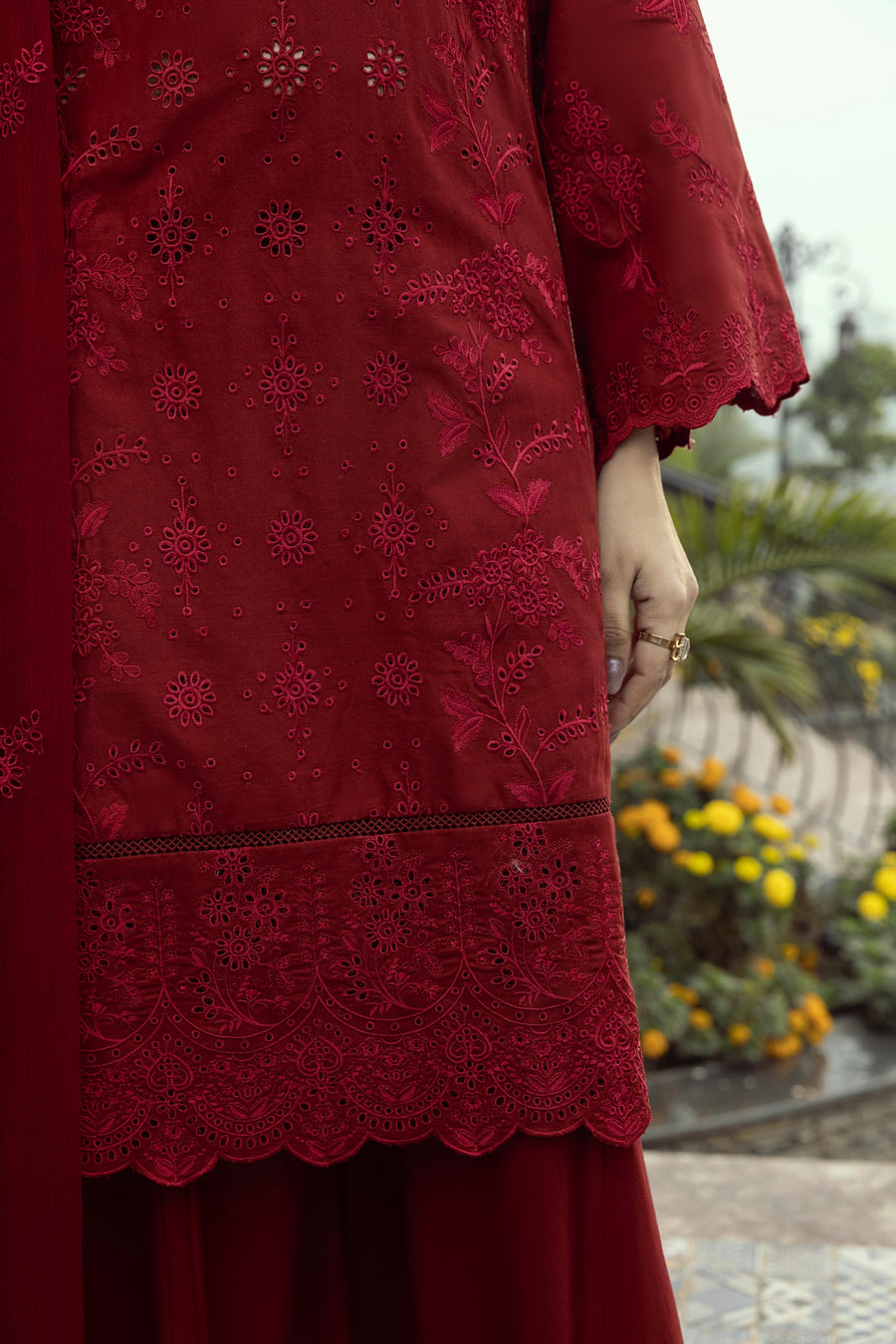 Lakhany Embroidered Luxury Lawn Unstitched 3Pc Suit LG-UB-0122