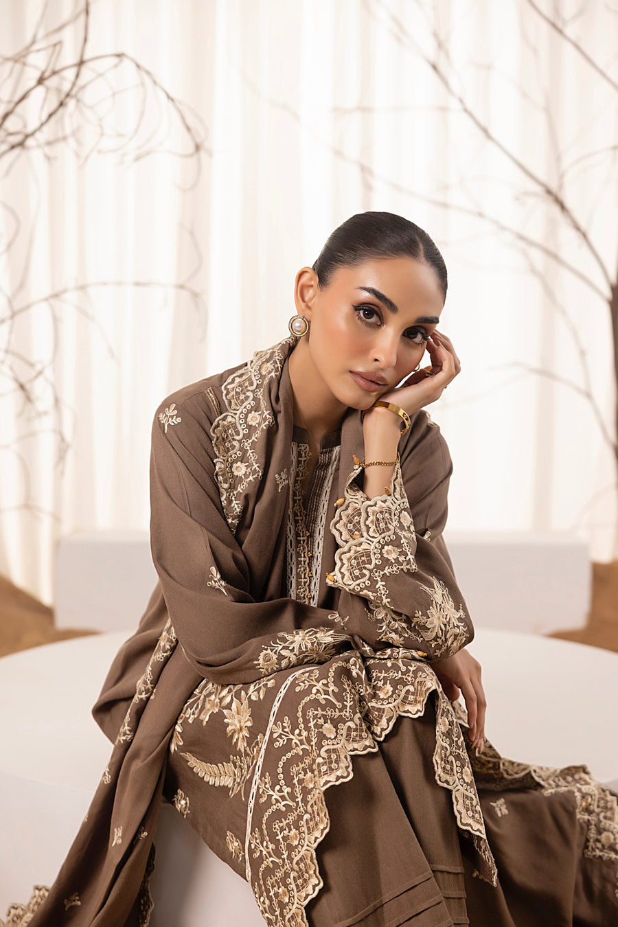 Lakhany Embroidered Cashmi Wool Unstitched 3Pc Suit LG-UB-0193