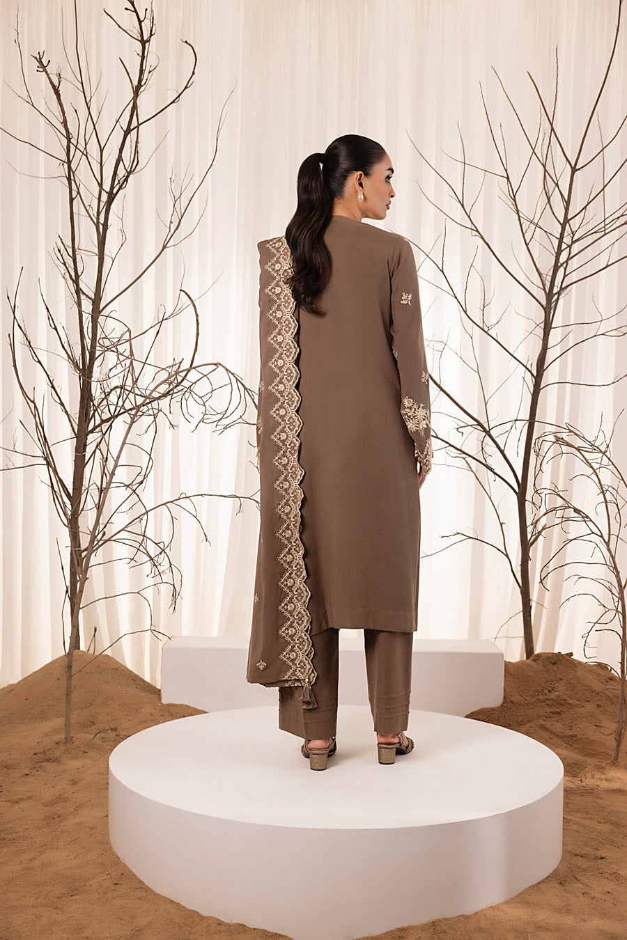 Lakhany Embroidered Cashmi Wool Unstitched 3Pc Suit LG-UB-0193