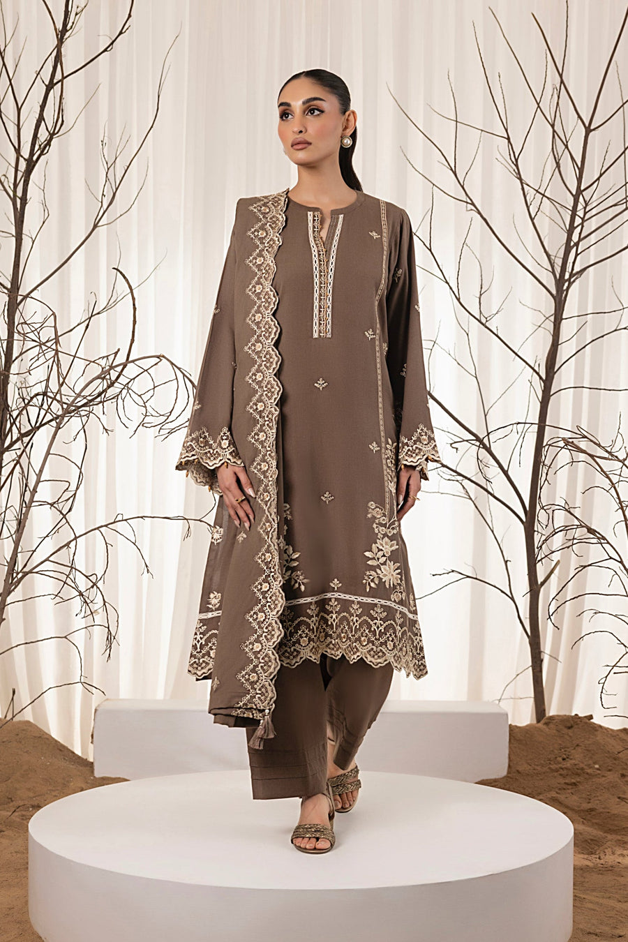 Lakhany Embroidered Cashmi Wool Unstitched 3Pc Suit LG-UB-0193