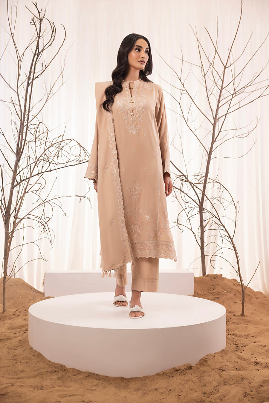 Lakhany Embroidered Cashmi Wool Unstitched 3Pc Suit LG-UB-0194