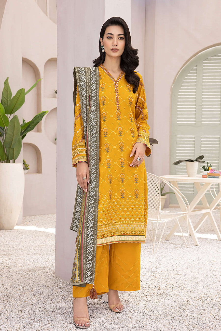 Lakhany Dareechay Embroidered Pashmina Unstitched 3Pc Suit LG-ZH-0100