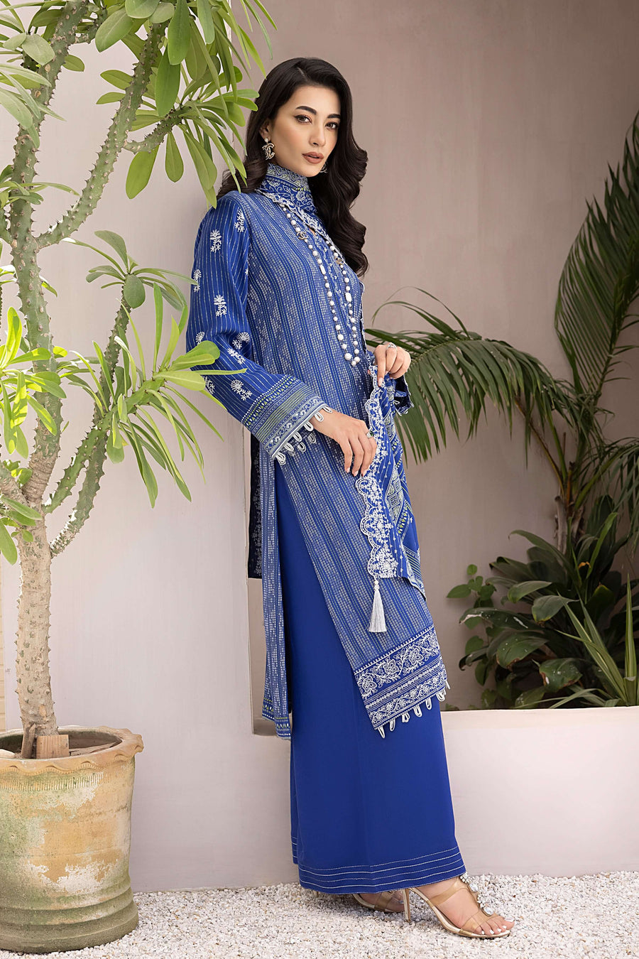 Lakhany Dareechay Embroidered Pashmina Unstitched 3Pc Suit LG-ZH-0101