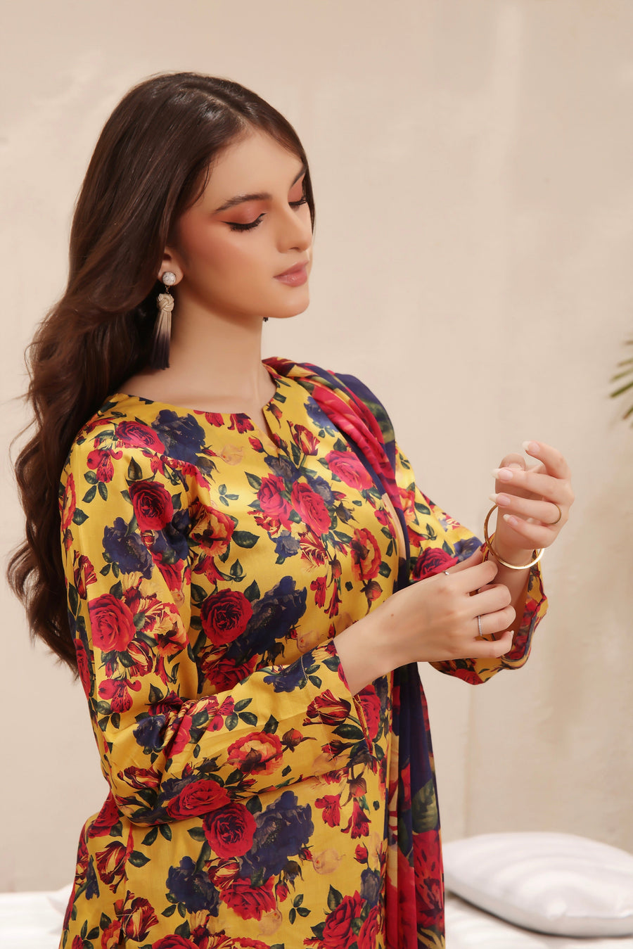 Feathers Premium Printed Lawn Unstitched 3Pc Suit LILA-FT250