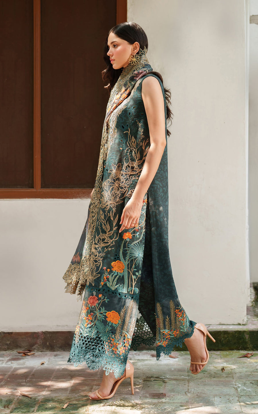 Asifa & Nabeel Pashmina Luxe Unstitched Embroidered 3Pc Suit LWC25-01 Nora
