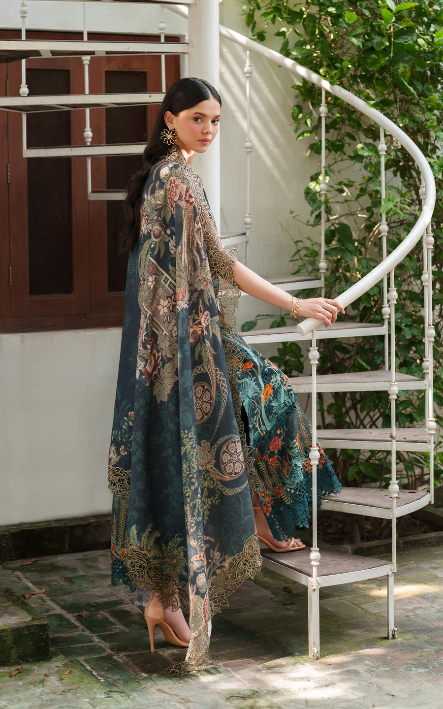 Asifa & Nabeel Pashmina Luxe Unstitched Embroidered 3Pc Suit LWC25-01 Nora