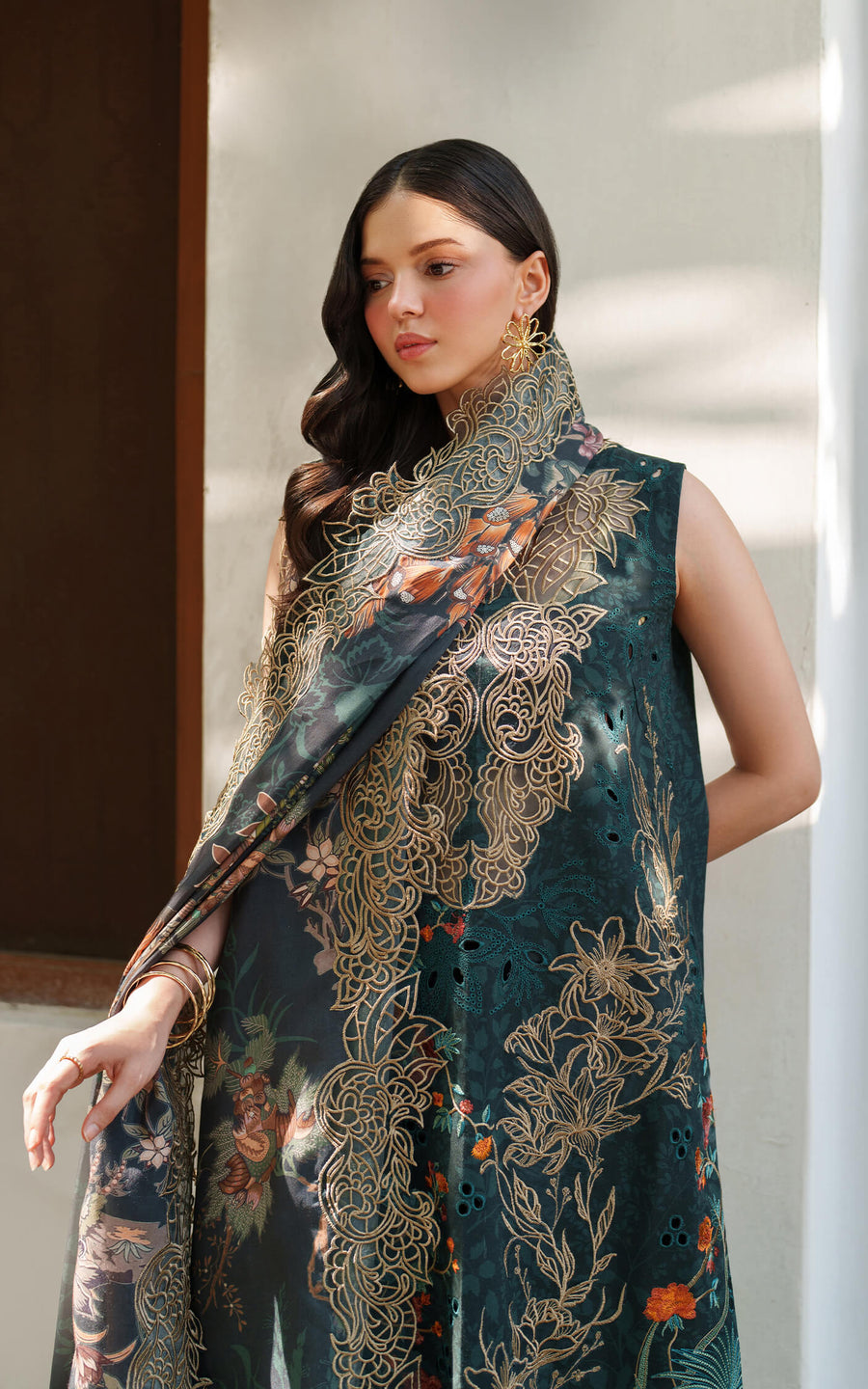 Asifa & Nabeel Pashmina Luxe Unstitched Embroidered 3Pc Suit LWC25-01 Nora