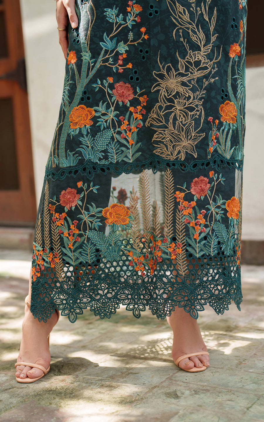 Asifa & Nabeel Pashmina Luxe Unstitched Embroidered 3Pc Suit LWC25-01 Nora