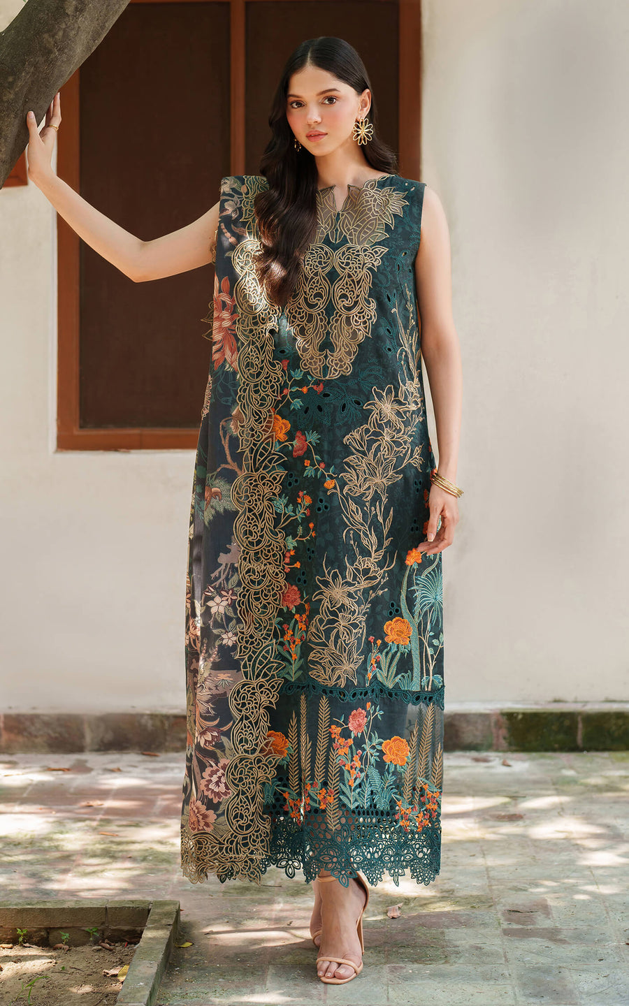 Asifa & Nabeel Pashmina Luxe Unstitched Embroidered 3Pc Suit LWC25-01 Nora