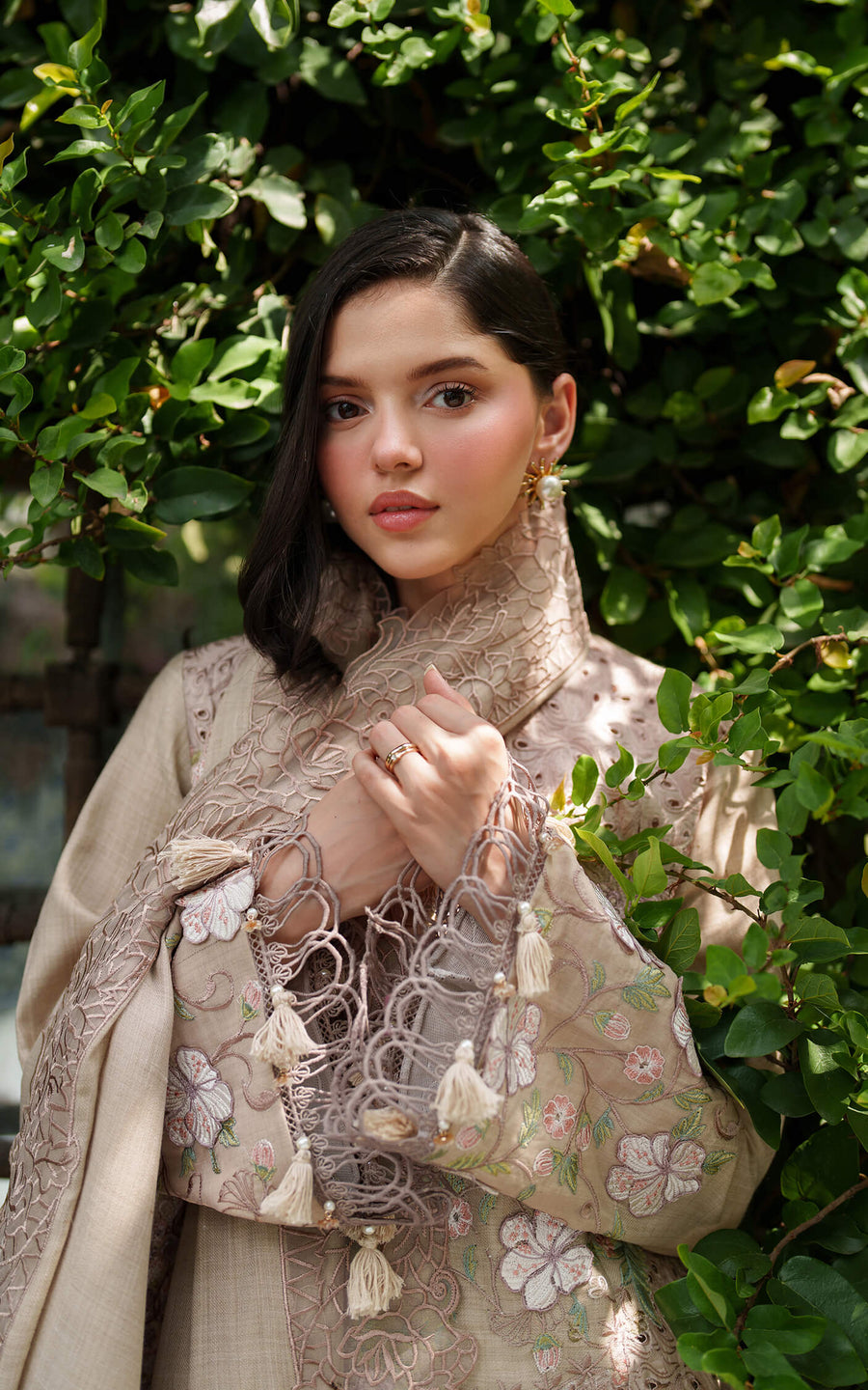 Asifa & Nabeel Pashmina Luxe Unstitched Embroidered 3Pc Suit LWC25-03 Blanc