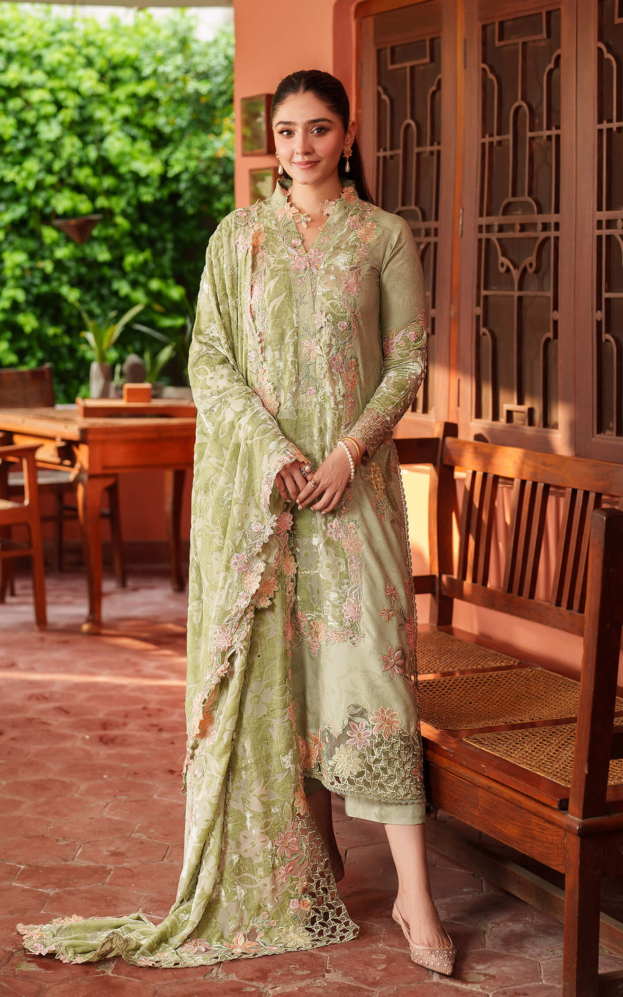 Asifa & Nabeel Pashmina Luxe Unstitched Embroidered 3Pc Suit LWC25-04 Noir