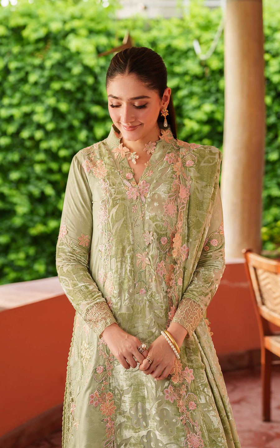 Asifa & Nabeel Pashmina Luxe Unstitched Embroidered 3Pc Suit LWC25-04 Noir